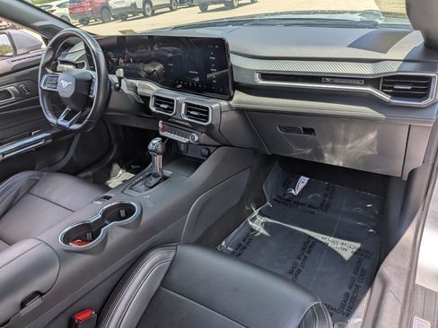 Used 2025 Ford Mustang Premium RWD image 17