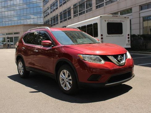 Used 2015 Nissan Rogue SV w/ SV Premium Package AWD/4WD image 1