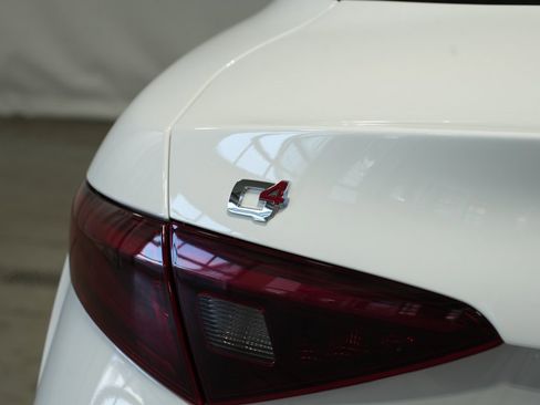 Used 2022 Alfa Romeo Giulia Veloce image 14