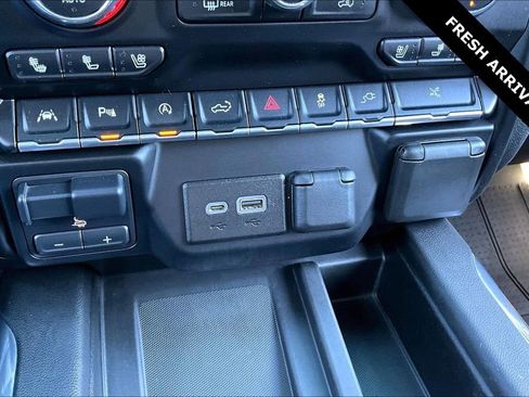 Used 2020 Chevrolet Silverado 1500 High Country image 16