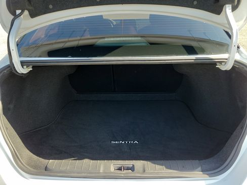 Certified 2024 Nissan Sentra SR FWD image 14