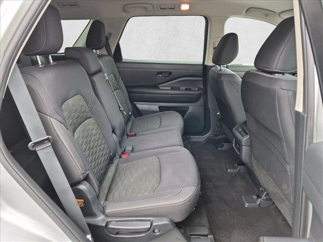 Used 2025 Nissan Pathfinder S AWD/4WD image 18