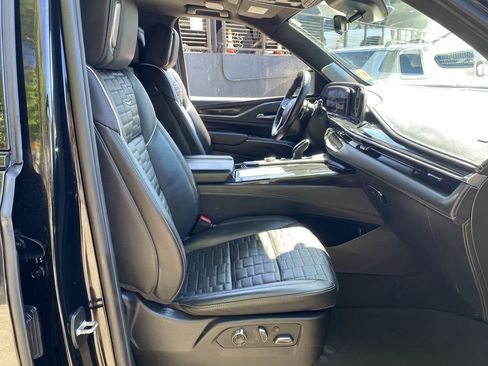 Used 2024 Cadillac Escalade ESV V w/ LPO, ONYX Package AWD/4WD image 19