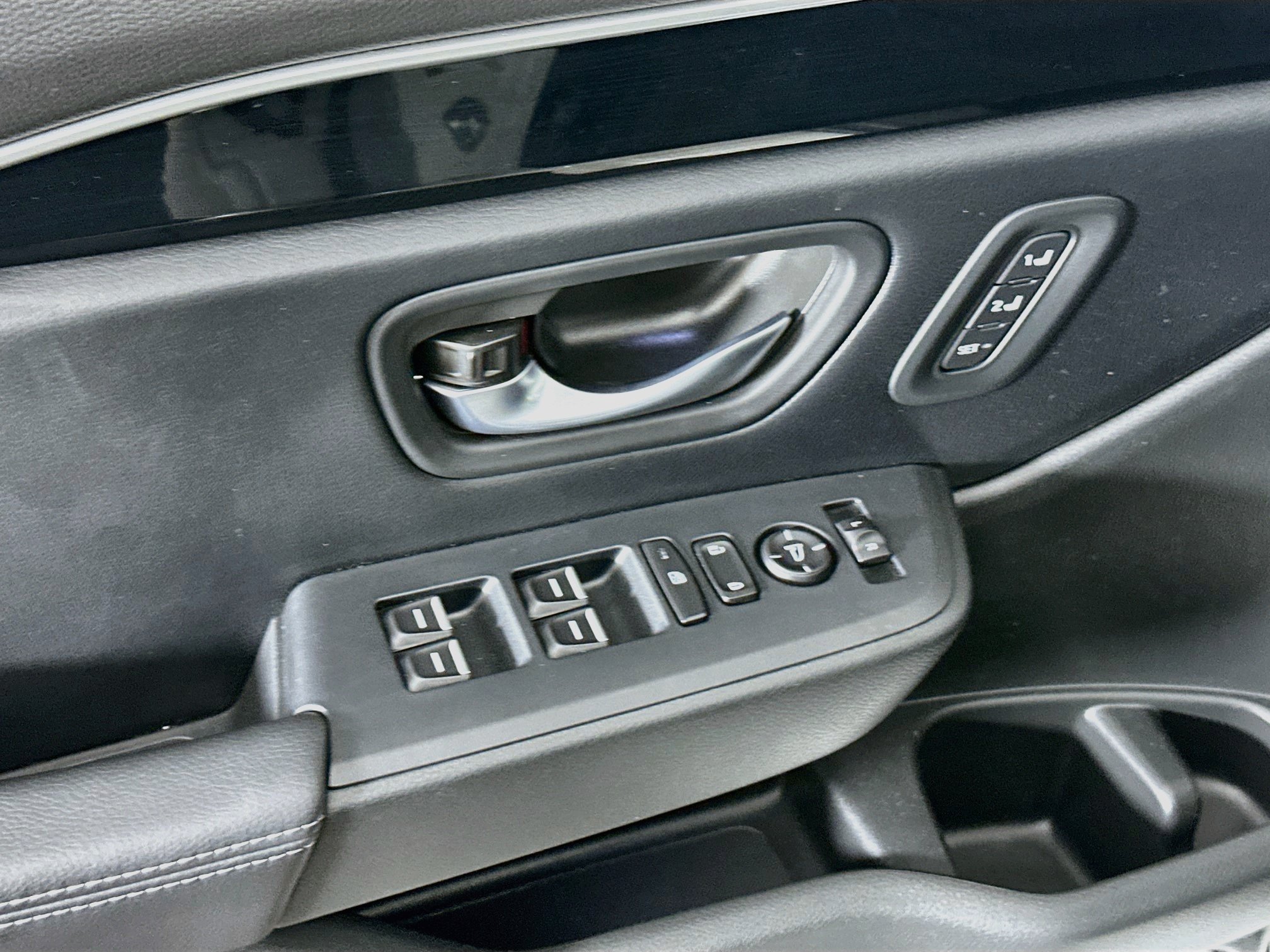 Used 2025 Honda Pilot Touring image 15