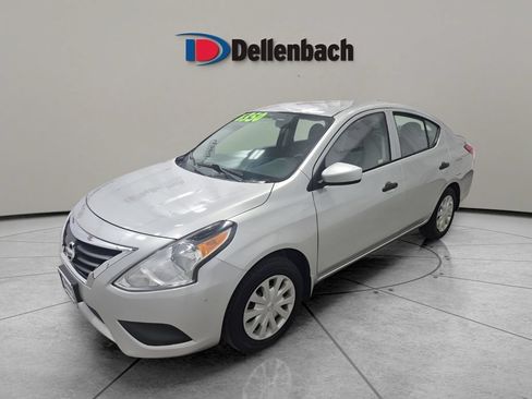 Used 2016 Nissan Versa S FWD image 1