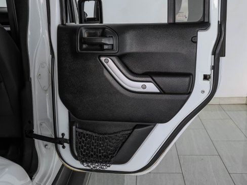 Used 2014 Jeep Wrangler Unlimited Sahara w/ Dual Top Group AWD/4WD image 45
