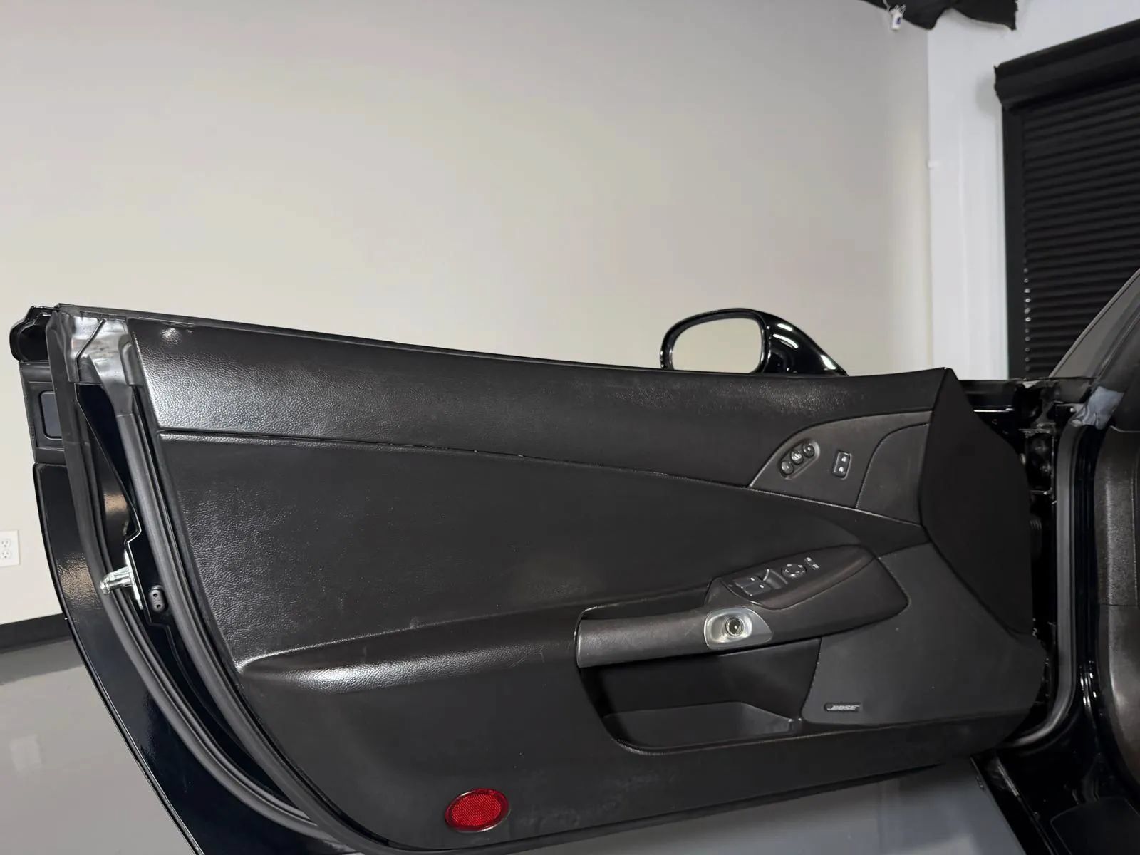 Used 2005 Chevrolet Corvette Coupe w/ Preferred Equipment Group RWD image 16