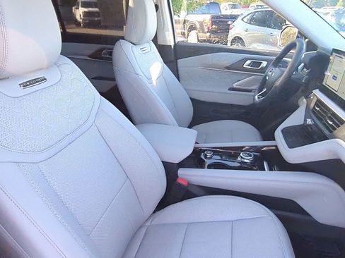 Used 2025 Ford Explorer Platinum w/ LUX Leather Package AWD/4WD image 23