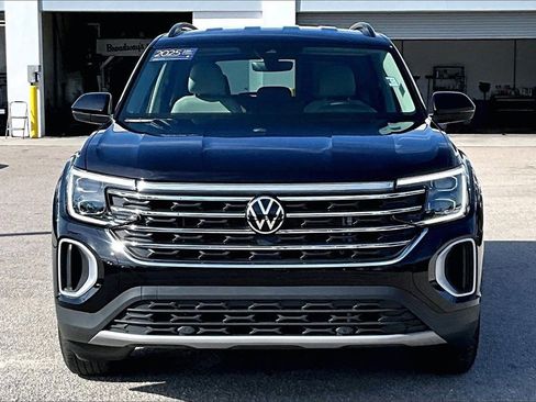 Certified 2025 Volkswagen Atlas SE image 10