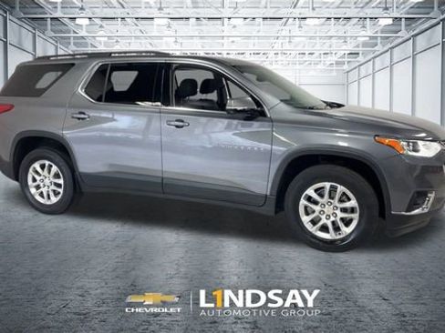 Used 2020 Chevrolet Traverse LT image 3