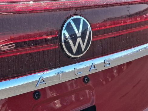 Used 2024 Volkswagen Atlas Cross Sport SE image 12