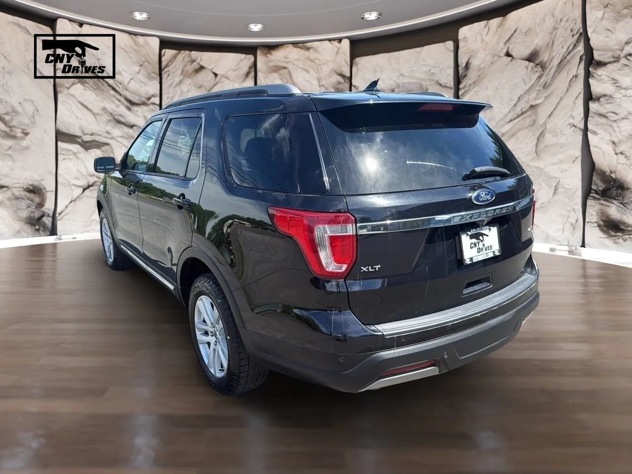Used 2019 Ford Explorer XLT w/ Equipment Group 202A AWD/4WD image 7