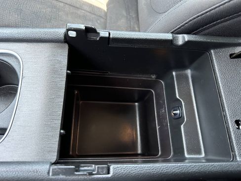 Used 2016 Chrysler 200 Limited FWD image 39