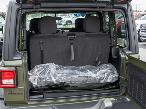 Used 2022 Jeep Wrangler Sport AWD/4WD image 32