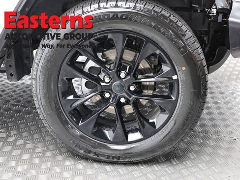 Used 2025 Jeep Wrangler Unlimited Sahara AWD/4WD image 28