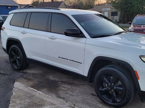 Used 2023 Jeep Grand Cherokee L Limited w/ Black Appearance Package image 5