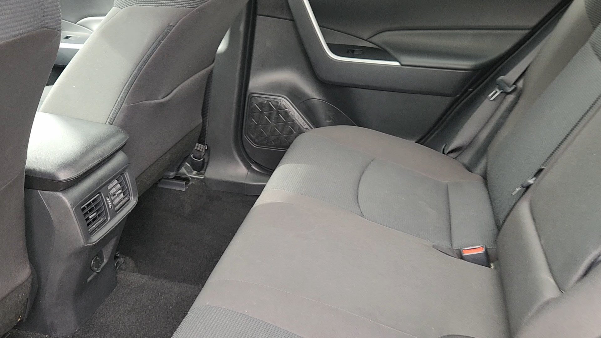 Used 2025 Toyota RAV4 LE AWD/4WD image 33