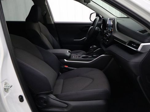 Used 2022 Toyota Highlander LE image 28