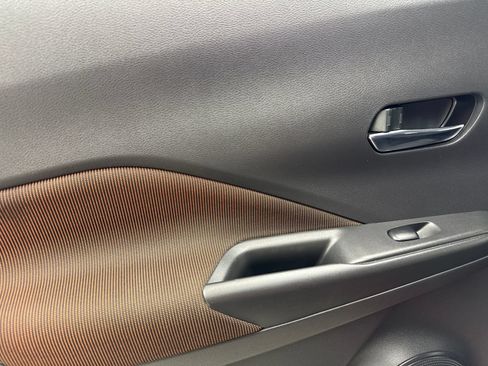 Used 2018 Nissan Kicks SR FWD image 37