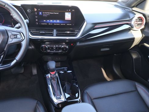 Used 2024 Chevrolet Trax RS image 11