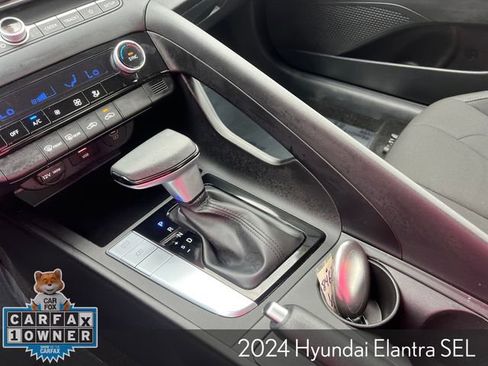 Used 2024 Hyundai Elantra SEL FWD image 21