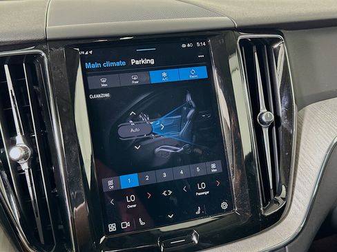 Used 2025 Volvo XC60 B5 Plus image 24