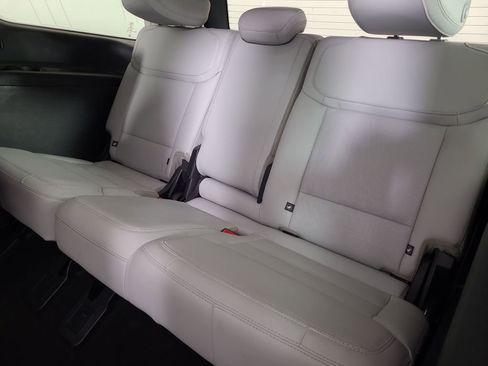 Used 2025 Ford Expedition Platinum image 21