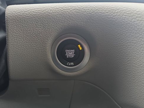 Used 2023 Chrysler Pacifica Limited image 22