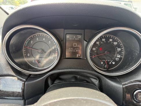 Used 2011 Jeep Grand Cherokee Laredo AWD/4WD image 8