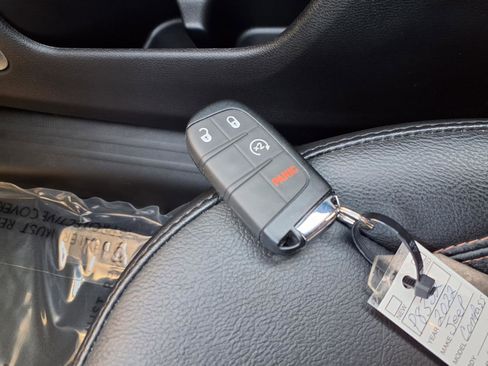 Used 2022 Jeep Compass Latitude AWD/4WD image 17