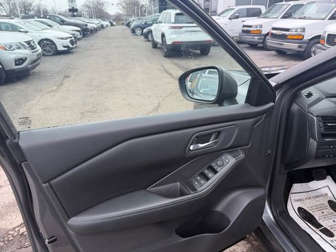 Used 2025 Nissan Rogue SV image 11