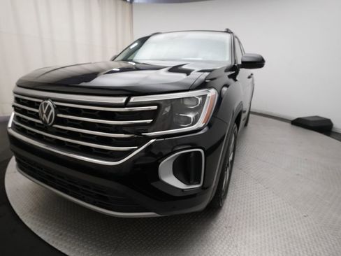 Used 2024 Volkswagen Atlas SE AWD/4WD image 12