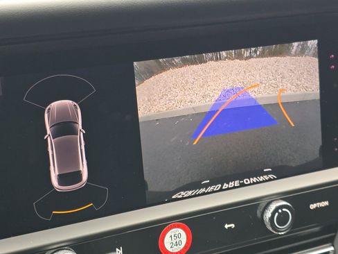 Certified 2024 Porsche Macan S image 16