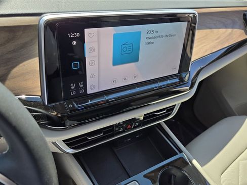 Used 2024 Volkswagen Atlas SE image 20