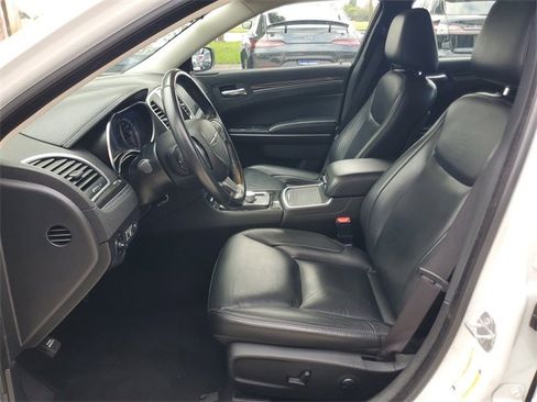Used 2022 Chrysler 300 Touring L image 16