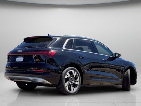 Used 2022 Audi e-tron Premium AWD/4WD image 19