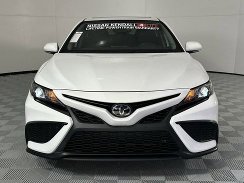 Used 2024 Toyota Camry SE w/ Convenience Package FWD image 3