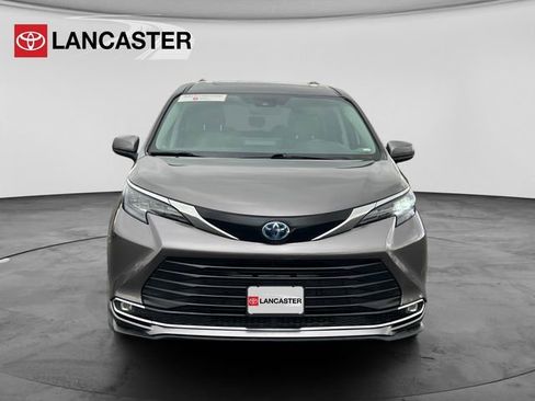 Certified 2024 Toyota Sienna XLE FWD image 2