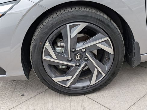 Certified 2025 Hyundai Elantra SEL FWD image 12