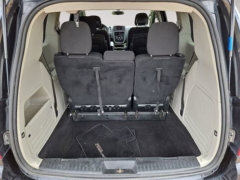 Used 2018 Dodge Grand Caravan SE w/ UConnect Hands-Free Group FWD image 9