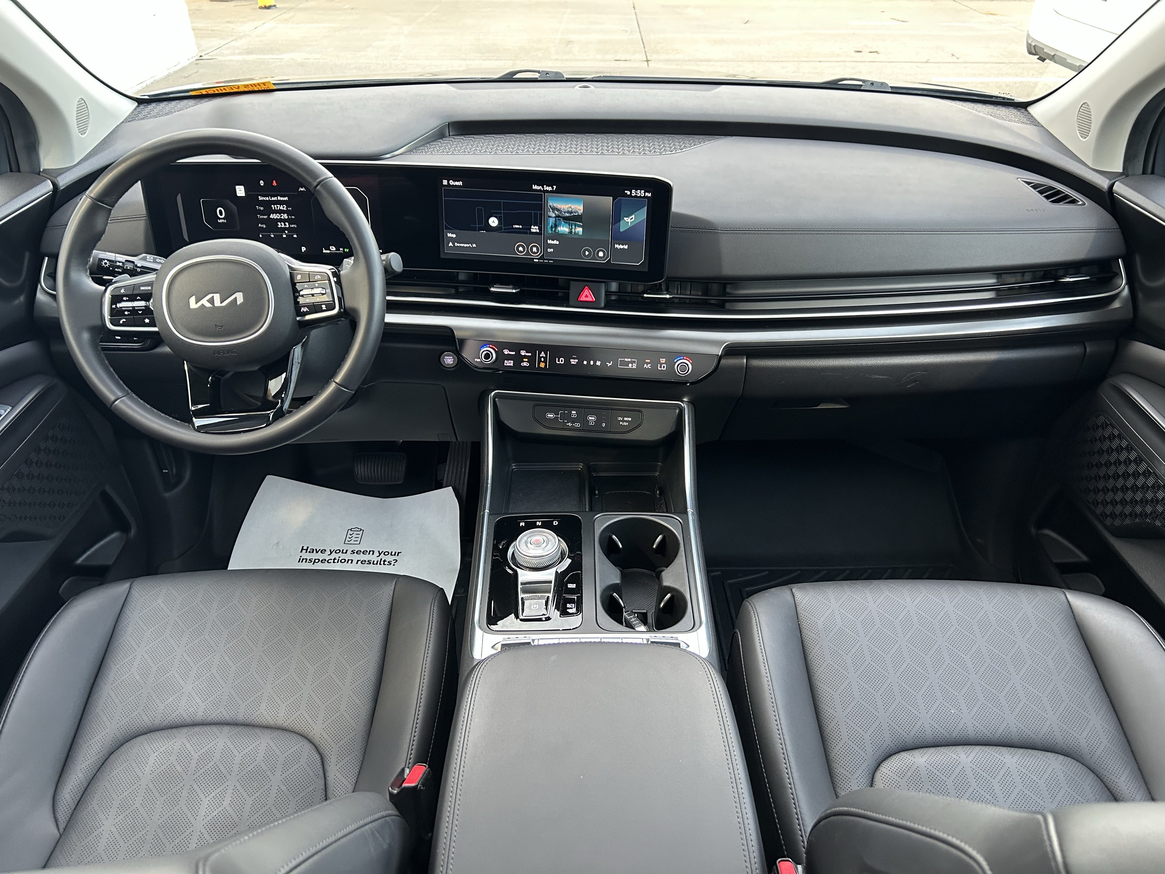 Used 2025 Kia Carnival SX w/ SX Dark Edition Package FWD image 18
