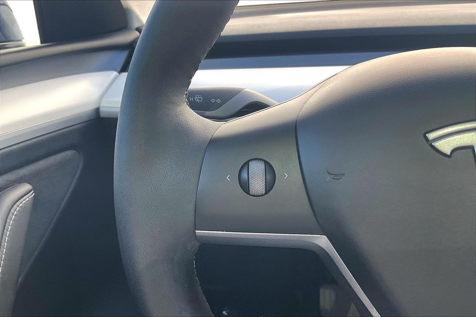 Used 2024 Tesla Model Y Long Range AWD/4WD image 23
