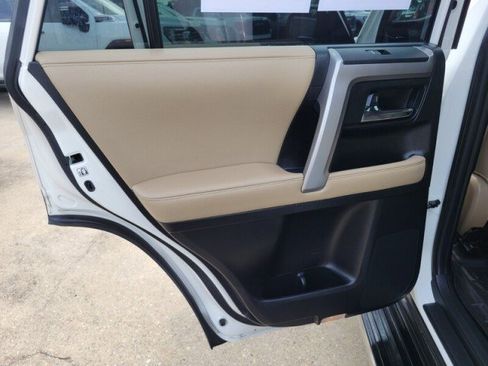 Used 2020 Toyota 4Runner SR5 Premium w/ Moonroof Package RWD image 28