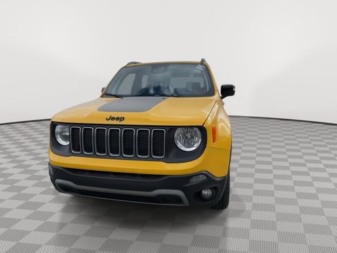 Used 2023 Jeep Renegade Latitude AWD/4WD image 3