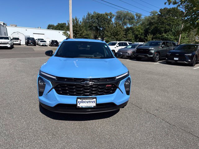 Used 2024 Chevrolet Trax RS w/ Sunroof Package FWD image 3