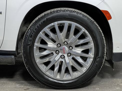 Used 2023 GMC Yukon XL Denali w/ Denali Reserve Package image 11