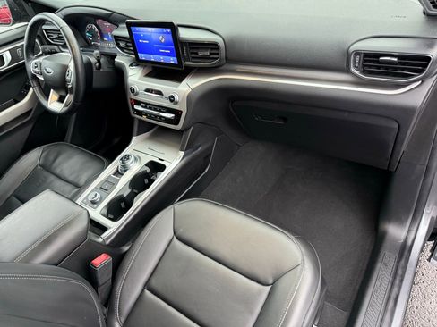 Used 2022 Ford Explorer XLT w/ Equipment Group 202A image 16