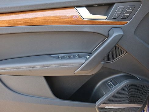 Used 2022 Audi Q5 e Premium Plus image 12