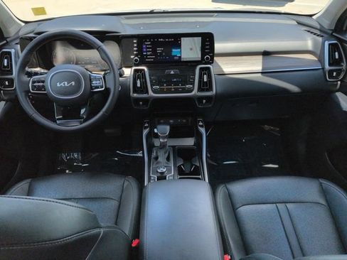 Used 2022 Kia Sorento EX w/ Panoramic Sunroof Package FWD image 15