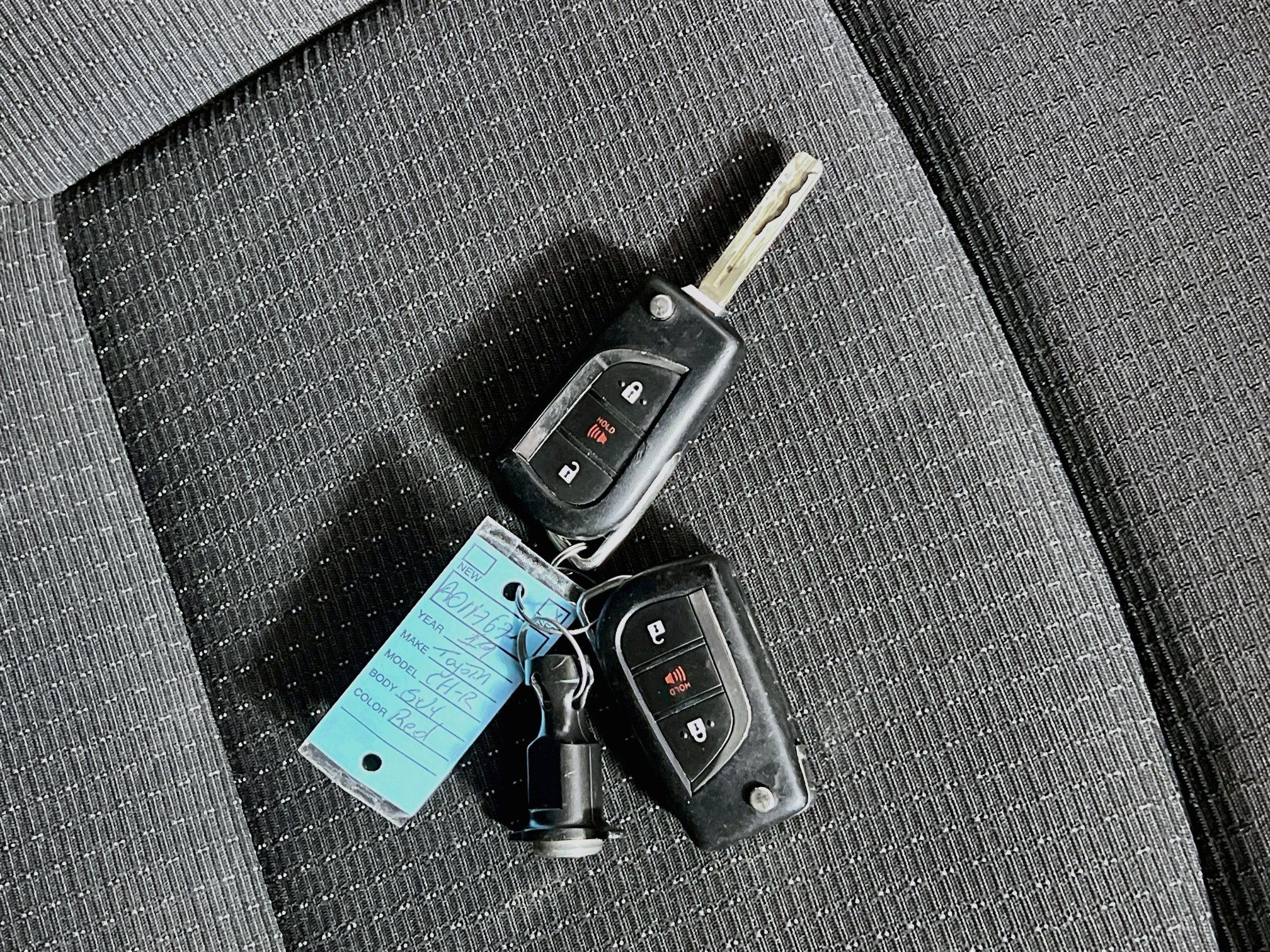 Used 2019 Toyota C-HR LE FWD image 35